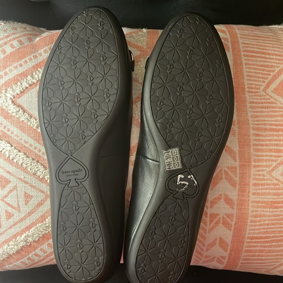 Kate Spade - New Flats size 10 Black. Casual detailed Symbol on front - Picture 3 of 4